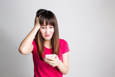 18 Good Online Dating Questions to Ask Girls & Guys